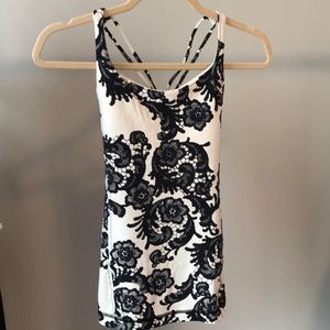 Lululemon tank